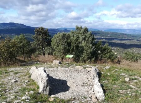 Le sentier des Cades - "Tombe du géant"